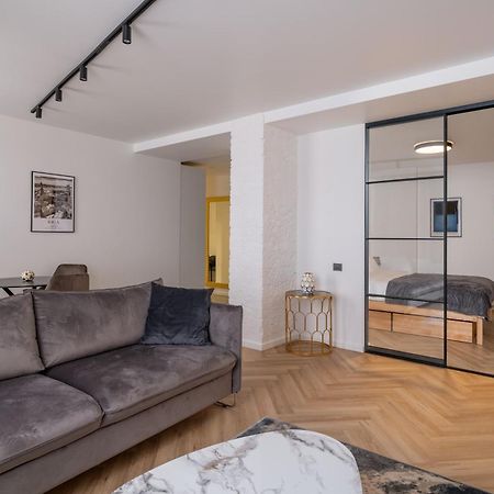 Mucenieku Street 1-Bedroom Stylish Apartment Riga Buitenkant foto